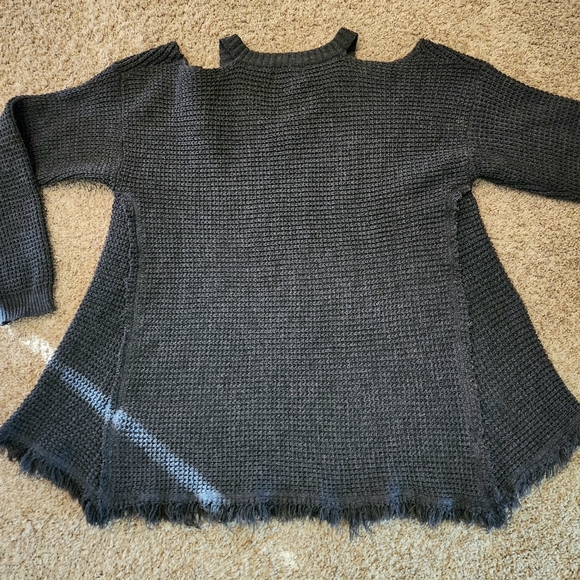 Umgee cold shoulder sweater Size L Color Gray - Picture 10 of 11